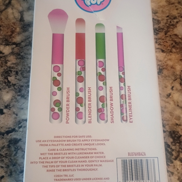 Blow Pop Makeup Brush Set with Polka Dots New - Picture 7 of 7
